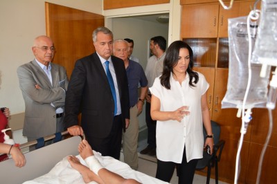 Επίσκεψη Μάκη Βορίδη - Όλγας Κεφαλογιάννη στον 19χρονο τραυματία στον Ερυθρό Σταυρό.